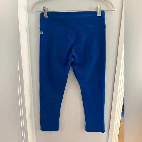 Blue fabletics crops in excellent condition size XS - Picture 3 of 4